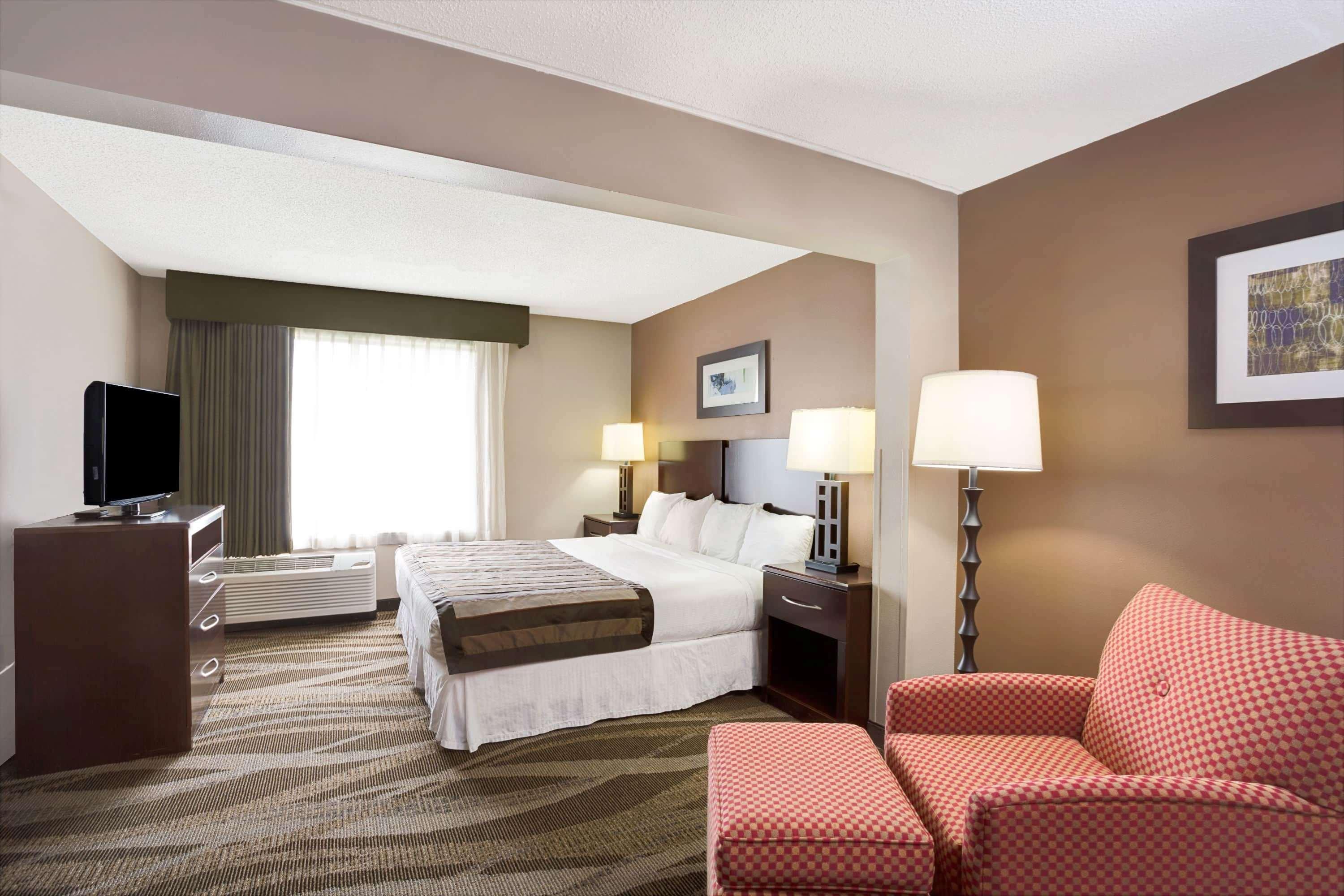Wingate By Wyndham Raleigh Durham / Airport Hotel Exterior foto