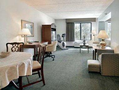 Wingate By Wyndham Raleigh Durham / Airport Hotel Exterior foto